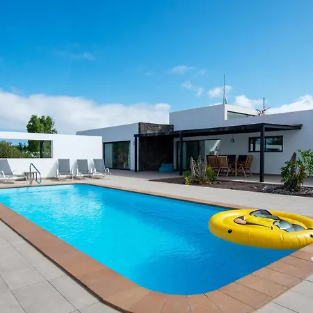 Villa Wind Wave 28a Heated & Shared Pool Lajares