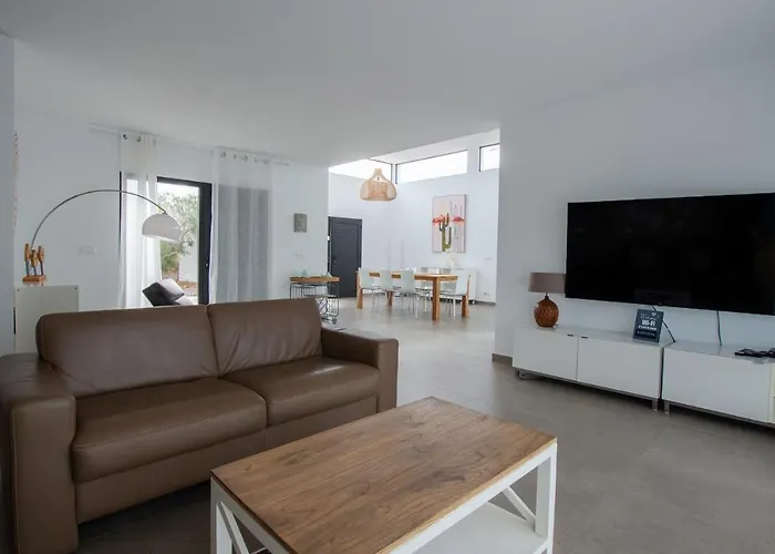 Wind Wave 28a Heated & Shared Pool Villa Lajares