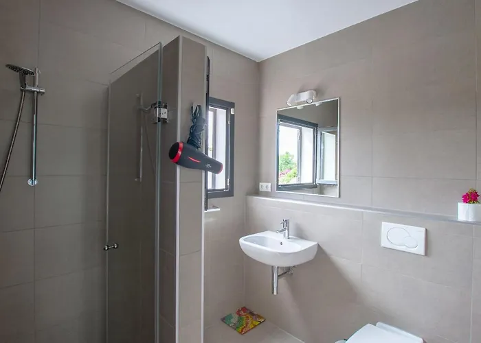 Wind Wave 28a Heated & Shared Pool Villa *