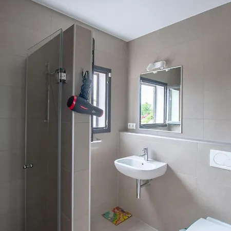 Wind Wave 28a Heated & Shared Pool Villa *