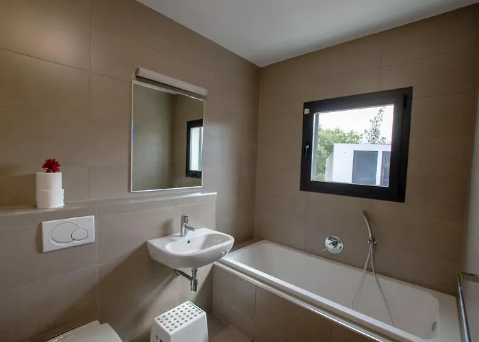 Wind Wave 28a Heated & Shared Pool Villa